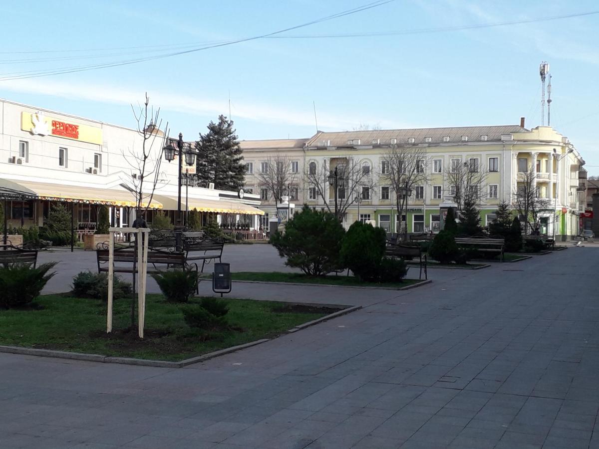 Апартаменты На Проспекте Почтовый 크리보이 로그 외부 사진